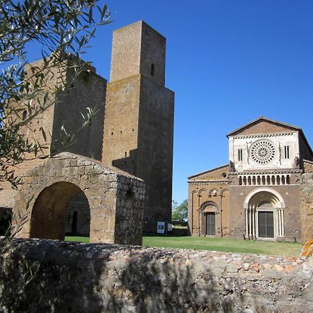 Locanda Di Mirandolina Tuscania Exterior foto